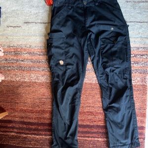 Black fjall raven pants (utility)
